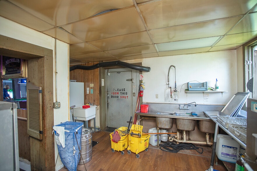 More Photos Of 57968 County Road 7, Elkhart Restaurant For Sale