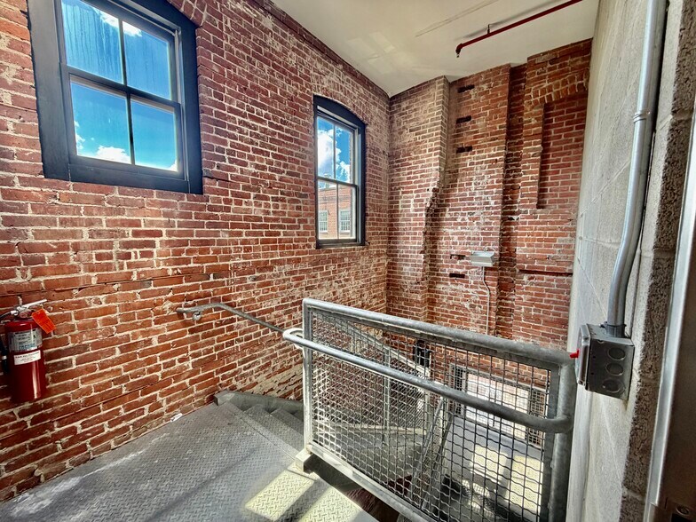 More Photos Of 12 Havemeyer Pl, Greenwich Office For Lease