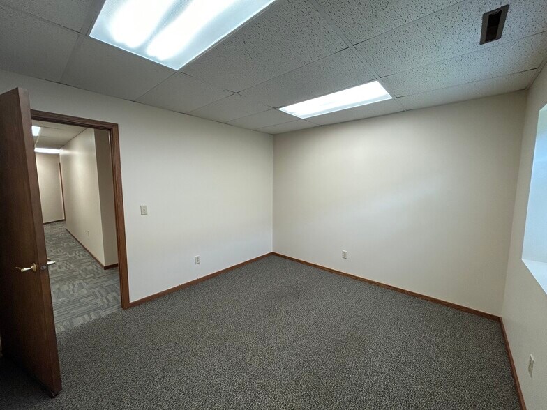 More Photos Of 1820 Post Rd, Plover Storefront Retail Office For Lease