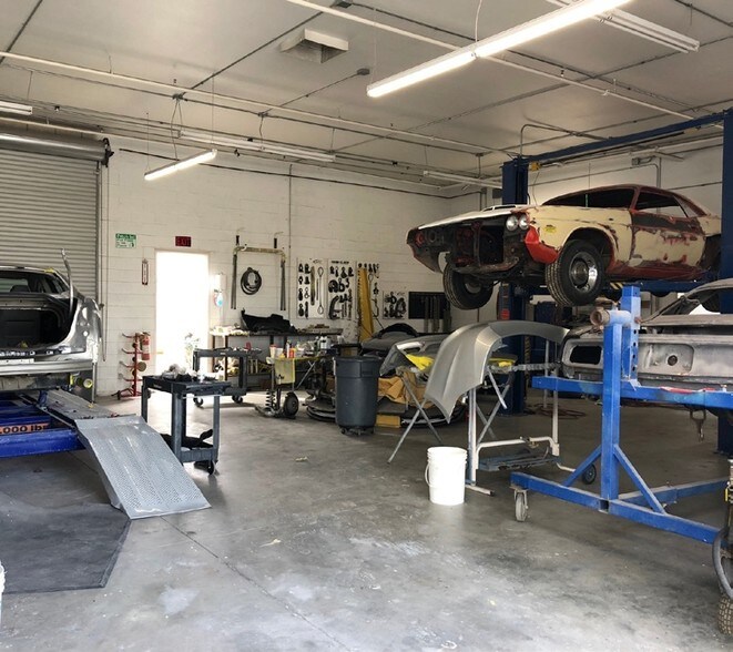 More Photos Of 285 W Radio Rd, Palm Springs Service For Sale