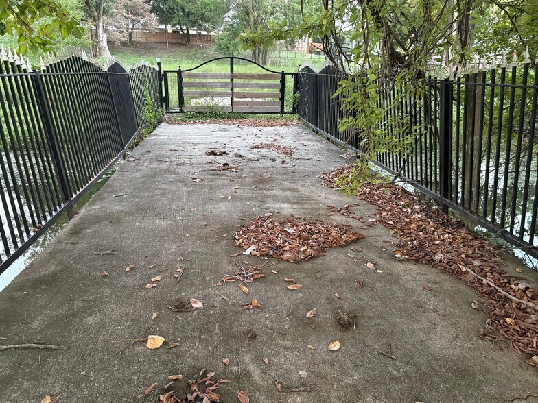 More Photos Of 14647 Lasater Rd, Dallas Land For Sale