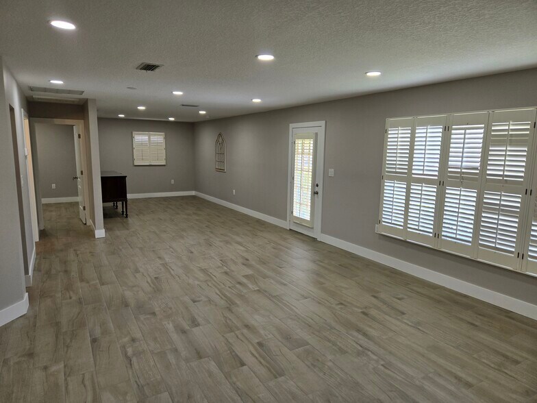 More Photos Of 13551 Walsingham Rd, Largo Office Residential For Sale