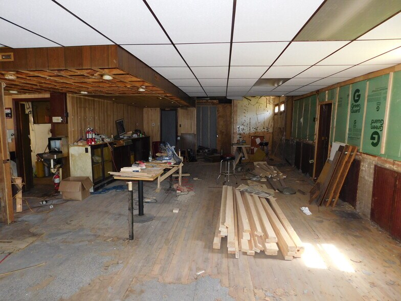 More Photos Of 260 Main St, Wilson Bar For Sale