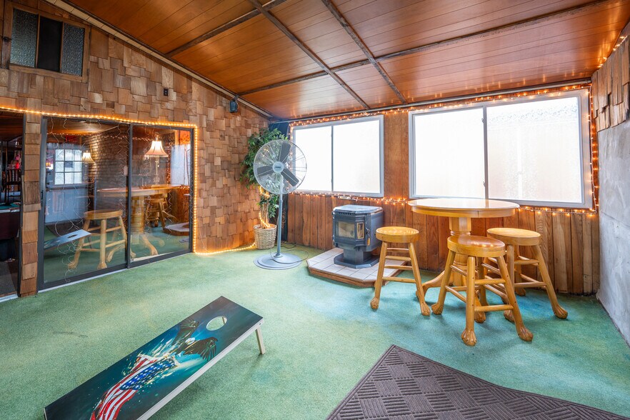 More Photos Of 608 N Chestnut St, Derry Restaurant For Sale