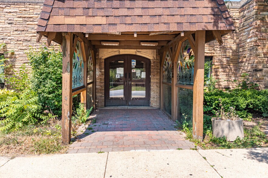 More Photos Of 251 N Center St, Joliet Assisted Living For Lease