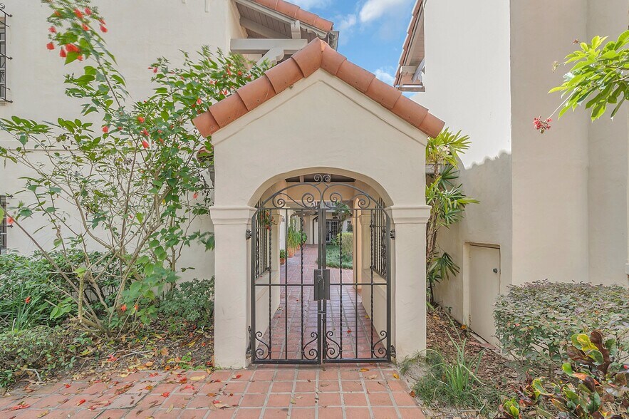 More Photos Of 2180 N Park Ave, Winter Park Loft Creative Space For Sale