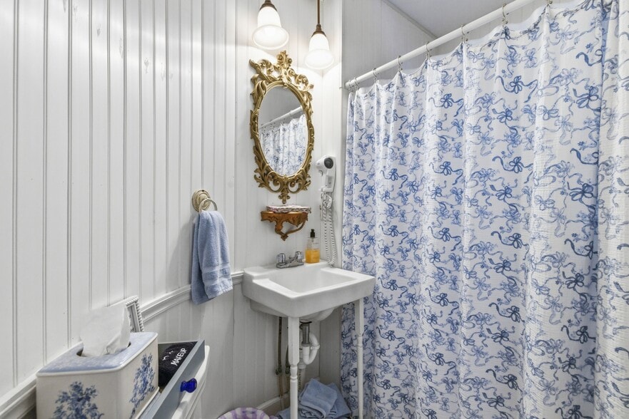 More Photos Of 8 Pleasant St, Plymouth Hospitality For Sale
