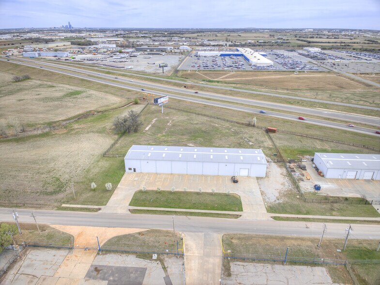 More Photos Of 4900 S Rockwell St, Oklahoma City Warehouse For Lease