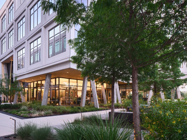 More Photos Of 3232 E Cesar Chavez St, Austin Unknown For Lease