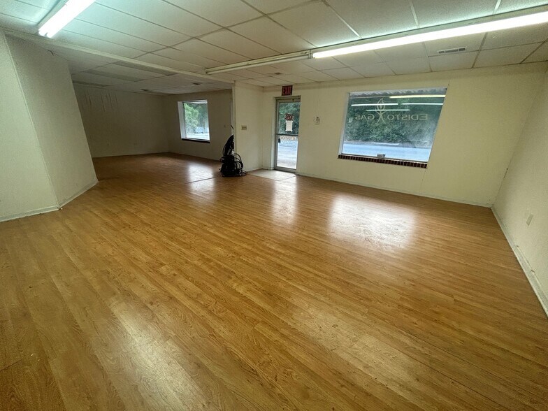 More Photos Of 4456 Rosemary St, Williston Office For Sale