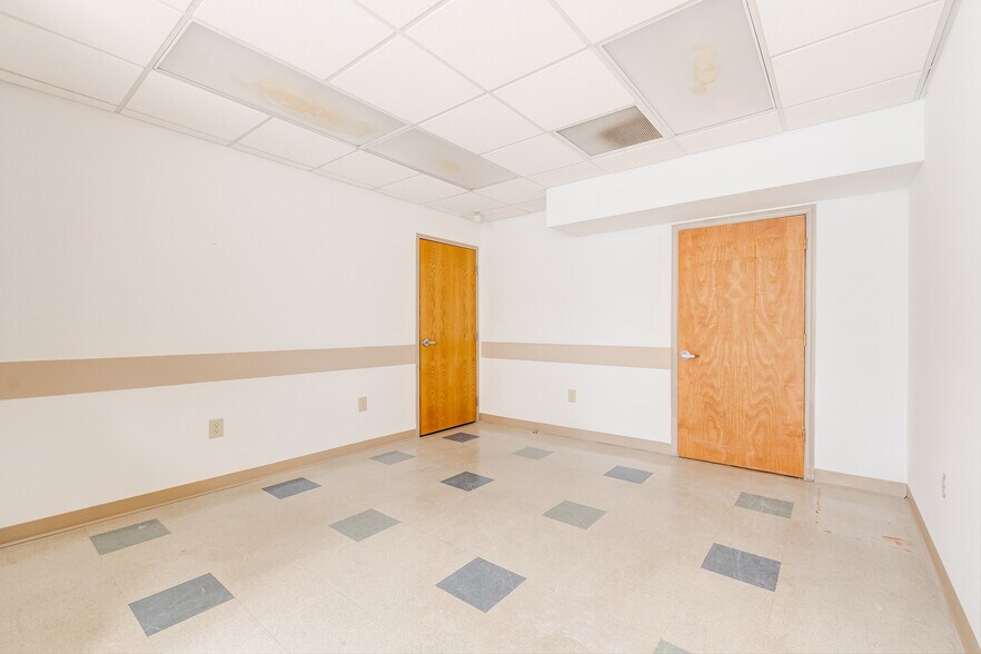 More Photos Of 860 NW Washington Blvd, Hamilton Medical For Sale