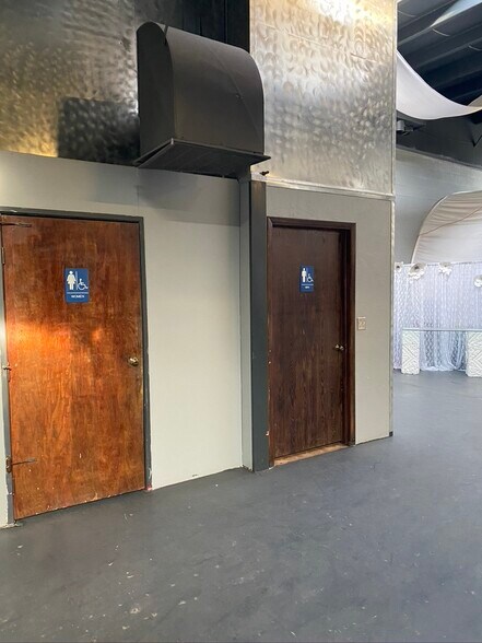 More Photos Of 505 Nucla Way, Aurora Warehouse For Lease