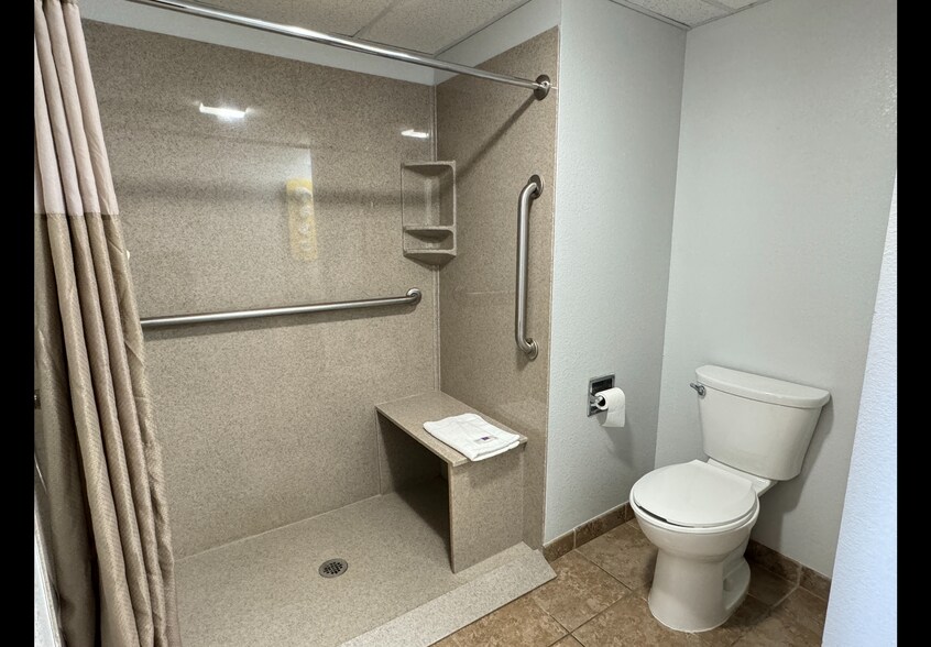 More Photos Of 2331 Lake Rd, Dyersburg Hotel For Sale