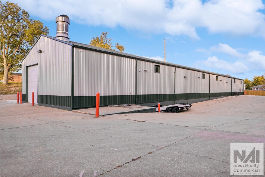 More Photos Of 1402 SW 18th St, Cedar Rapids Warehouse For Lease