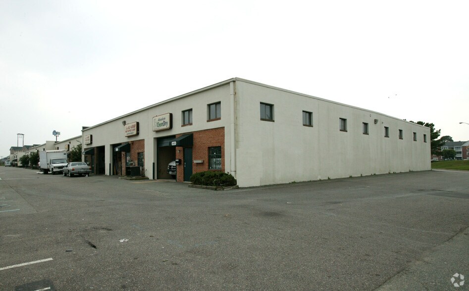 More Photos Of 2800-2822 Build America Dr, Hampton Light Distribution For Lease