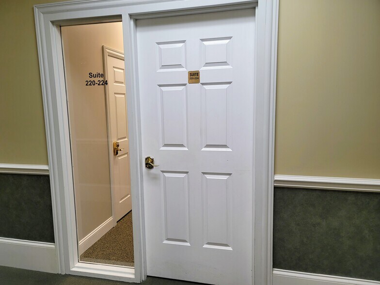 More Photos Of 1650 Murfreesboro Rd, Franklin Office For Lease