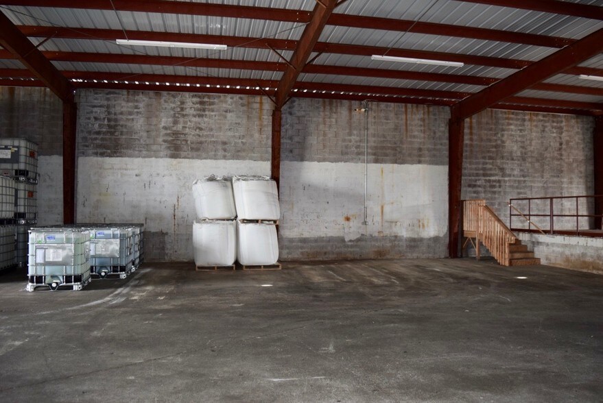 More Photos Of 831 Iolani St, Hilo Manufacturing For Lease