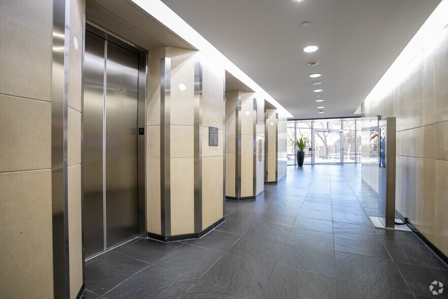 More Photos Of 675 Bering Dr, Houston Office For Lease