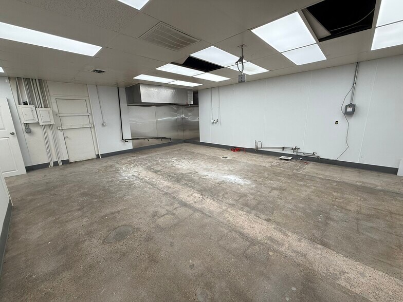 More Photos Of 829 Main St, Longmont Unknown For Lease