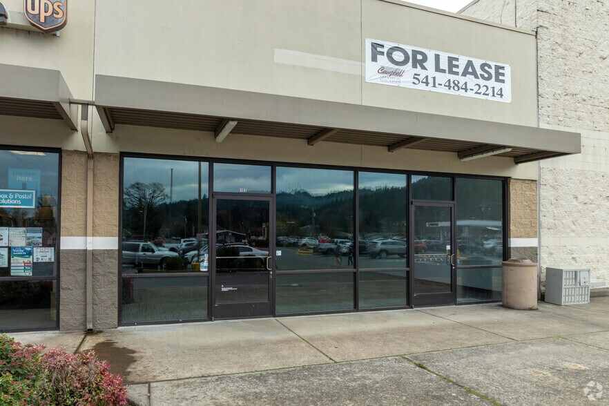 More Photos Of 1498 E Main St, Cottage Grove Storefront For Sale