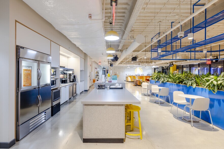 More Photos Of 10000 W Washington Blvd, Culver City Office For Sale