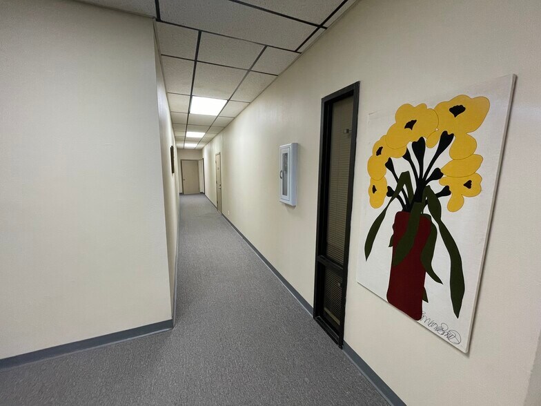 More Photos Of 809 Gallagher Dr, Sherman General Retail For Sale