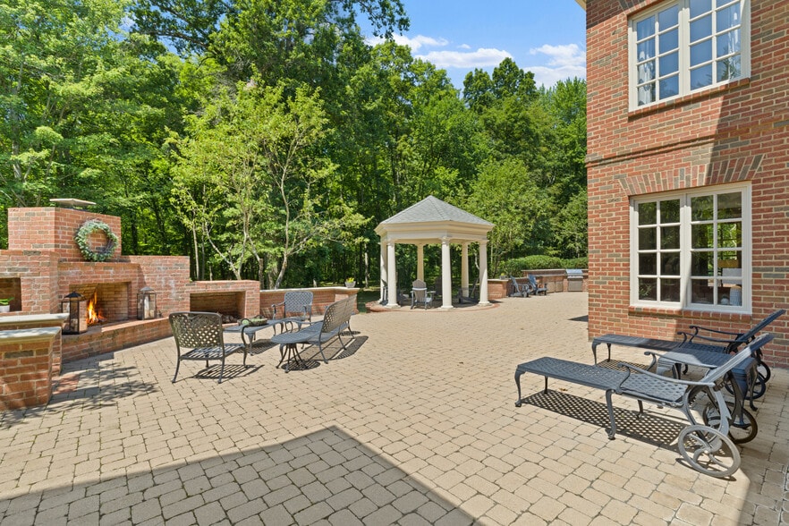 More Photos Of 5455 Plantation Rd, Sunbury Lodge Meeting Hall For Sale