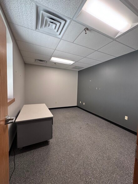 More Photos Of 510 N Pearl St, Macomb Industrial For Sale