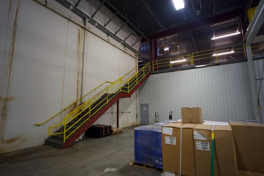 More Photos Of 6352 Airway Dr, Indianapolis Manufacturing For Sale