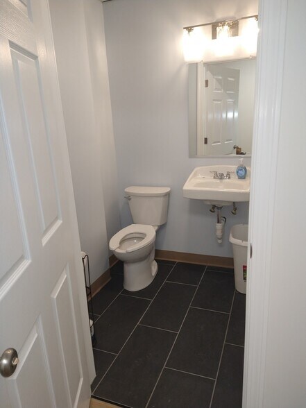 More Photos Of 140 Point Judith Rd, Narragansett Storefront Retail Office For Sale