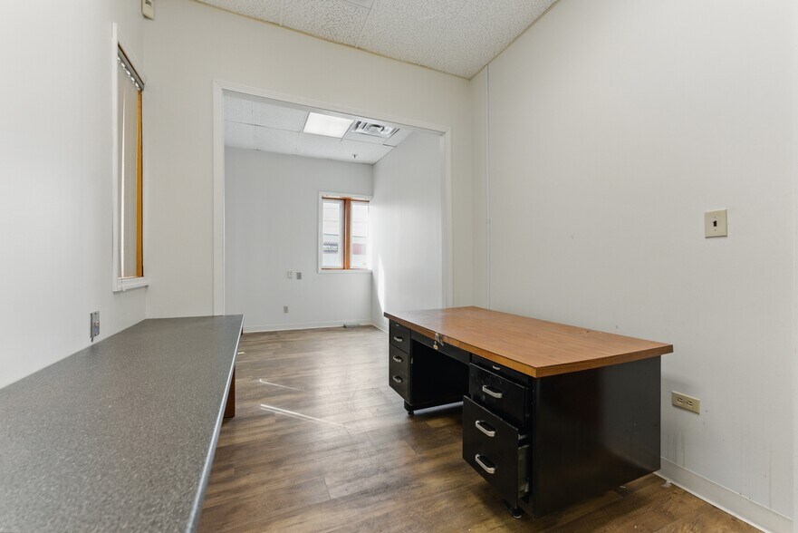 More Photos Of 16 Commercial Ave, Albany Warehouse For Lease