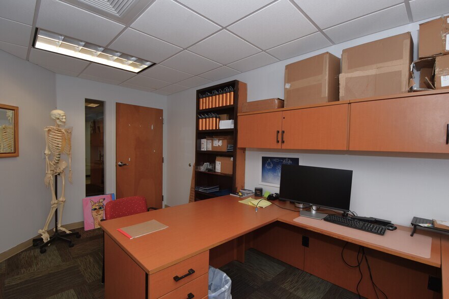 More Photos Of 6565 Taft St, Hollywood Schools For Lease