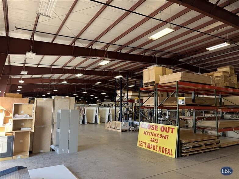 More Photos Of 620 Distribution Dr, Melbourne Warehouse For Lease