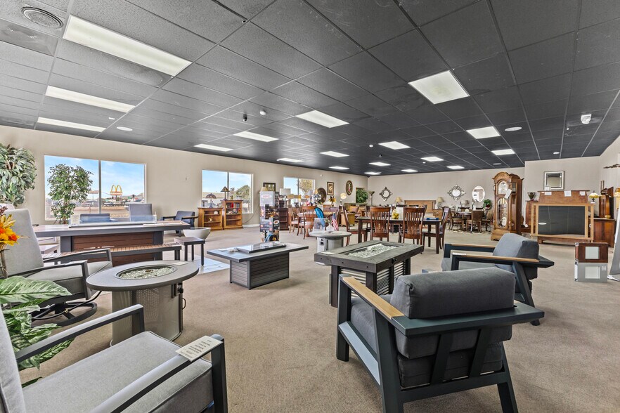 More Photos Of 12033 Mariposa Rd, Hesperia Freestanding For Lease