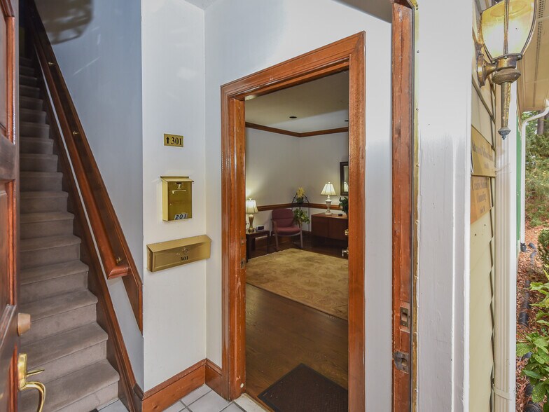 More Photos Of 5561 McNeely Dr, Raleigh Office For Lease