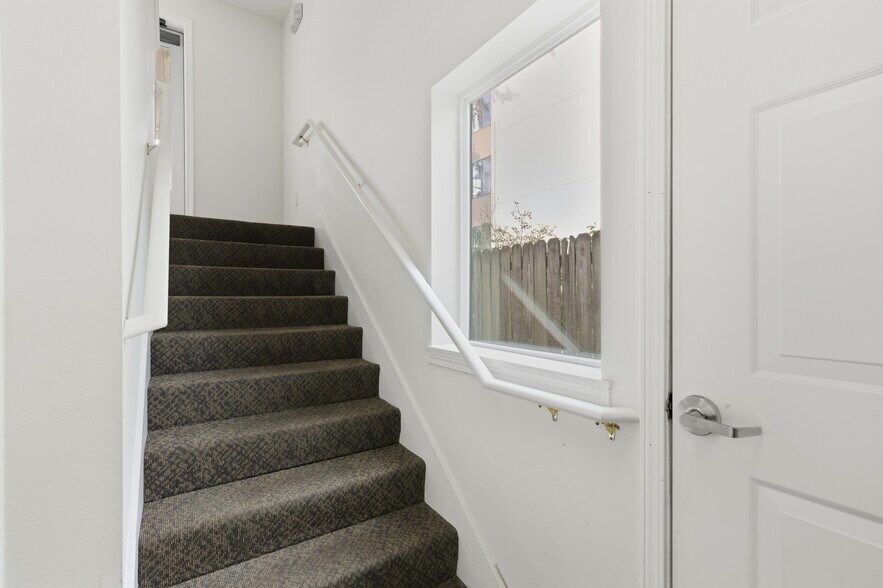 More Photos Of 13310 Greenwood Ave N, Seattle Apartments For Sale