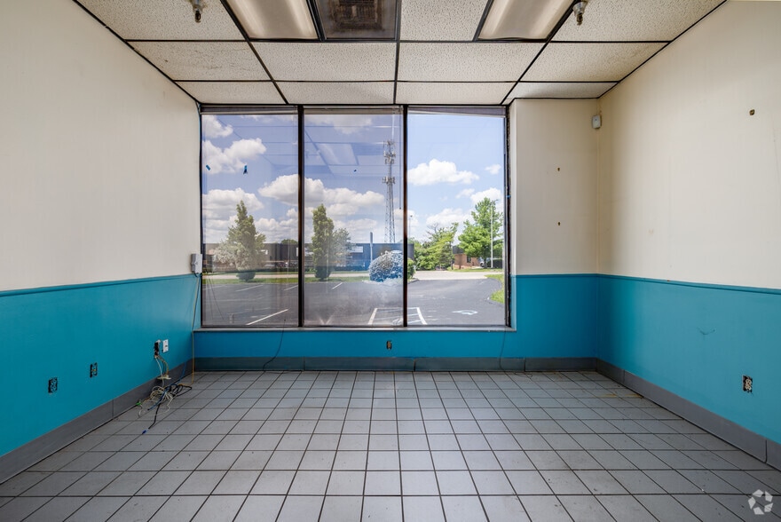 More Photos Of 2550 Regency Rd, Lexington Showroom For Lease