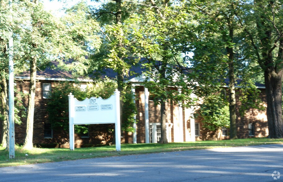 More Photos Of 8 Red Fox Dr, Colonie Medical For Lease