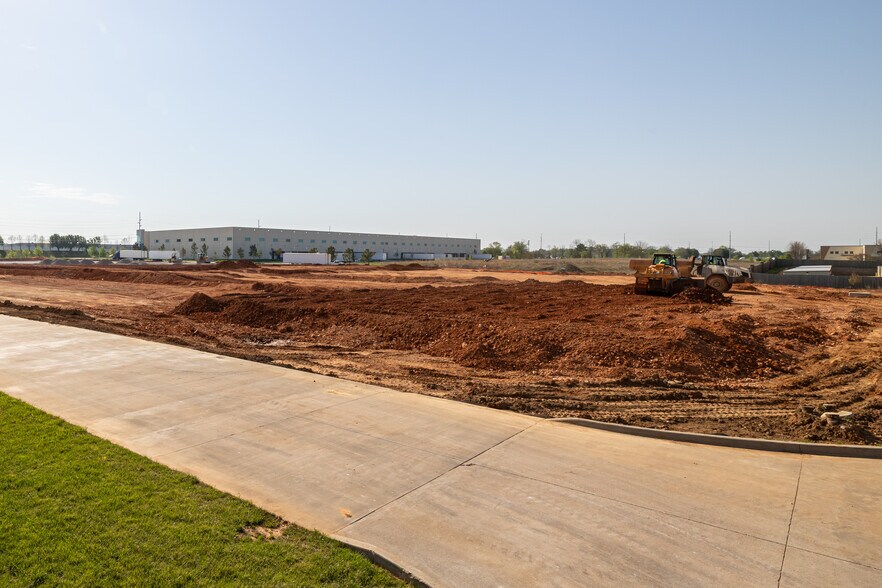 More Photos Of 5100 SW Regional Airport Blvd, Bentonville Warehouse For Lease