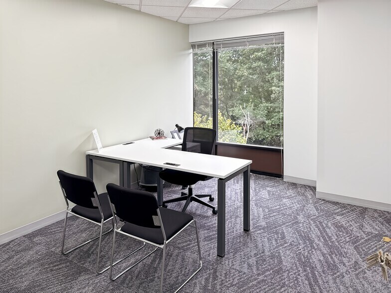 More Photos Of 8024 Glenwood Ave, Raleigh Coworking Space