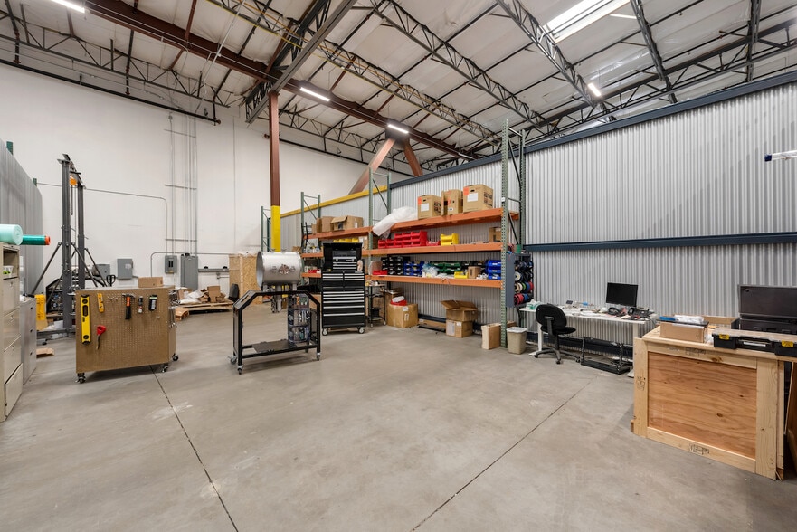 More Photos Of 1255 La Quinta Dr, Orlando Warehouse For Lease