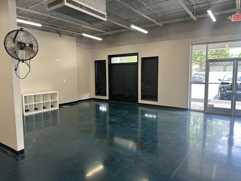 More Photos Of 9220 Park West Blvd, Knoxville Freestanding For Lease
