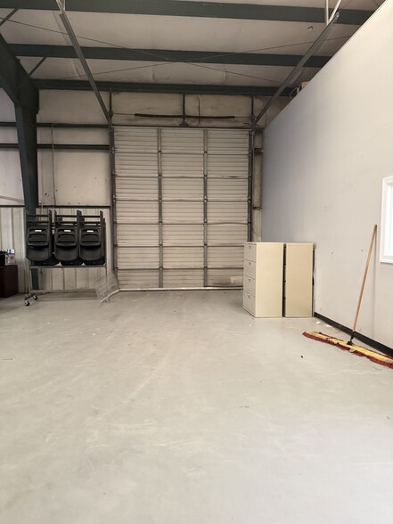 More Photos Of 1682 Middle River Loop, Fayetteville Warehouse For Lease