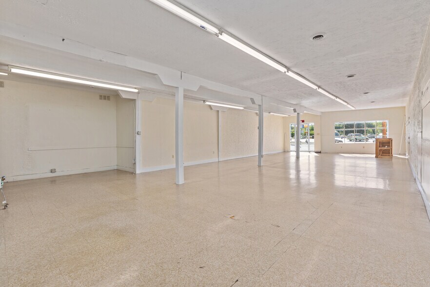 More Photos Of 111 Water St, Front Royal Loft Creative Space For Lease