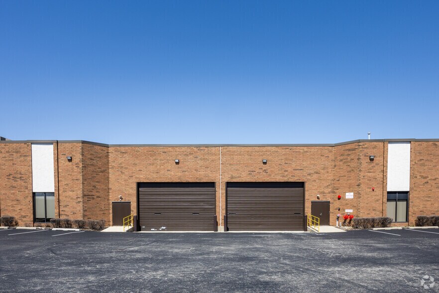 More Photos Of 180-230 Messner Dr, Wheeling Warehouse For Lease