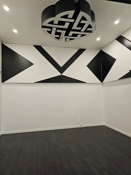 More Photos Of 6878-6880 Beck Ave, North Hollywood Warehouse For Lease