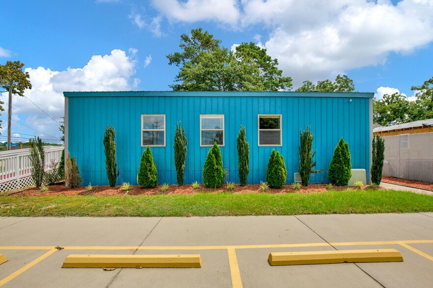 More Photos Of 2407 W 5th St, Lumberton Office For Sale