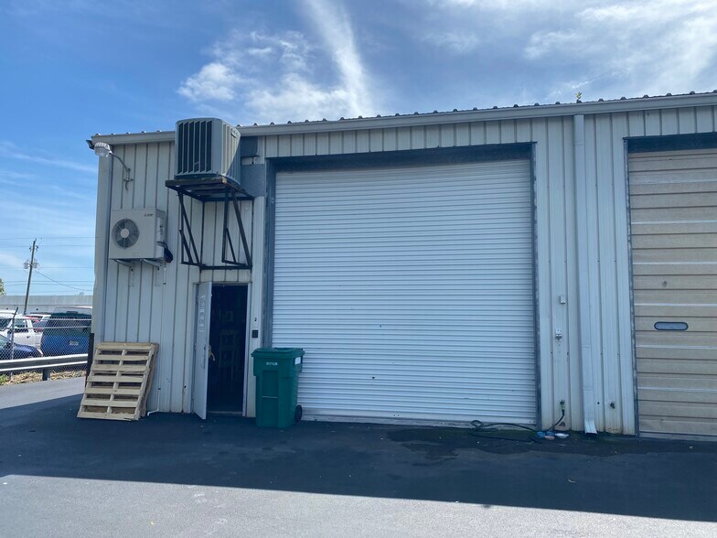 More Photos Of 3663 Arnold Ave, Naples Light Manufacturing For Lease