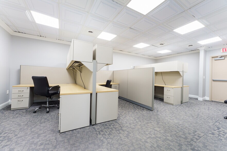 More Photos Of 315 W North St, Brighton Medical For Lease