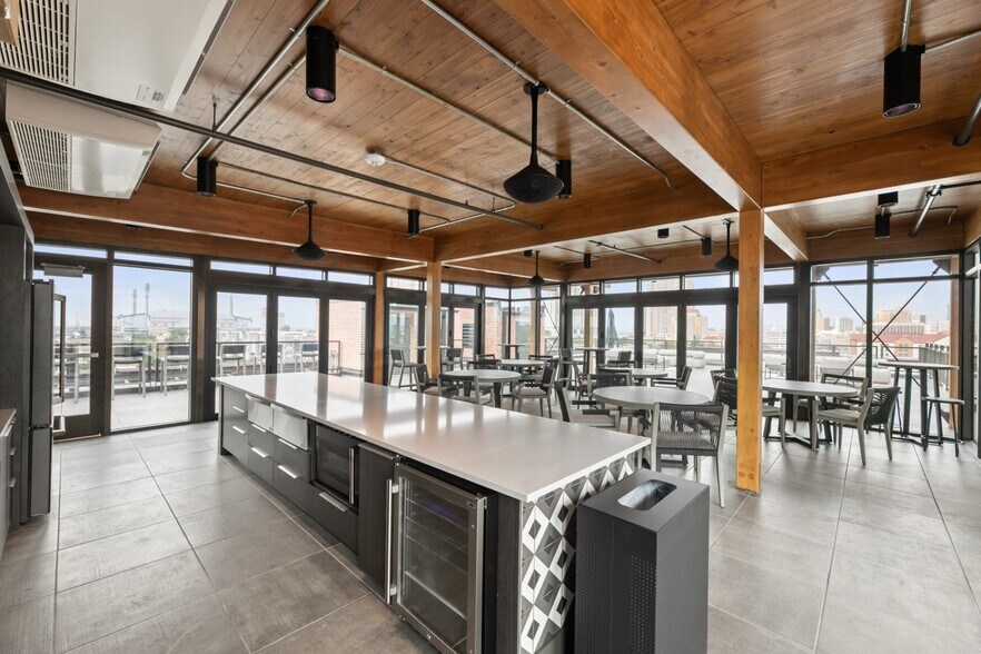 More Photos Of 1305 E Houston St, San Antonio Office For Lease